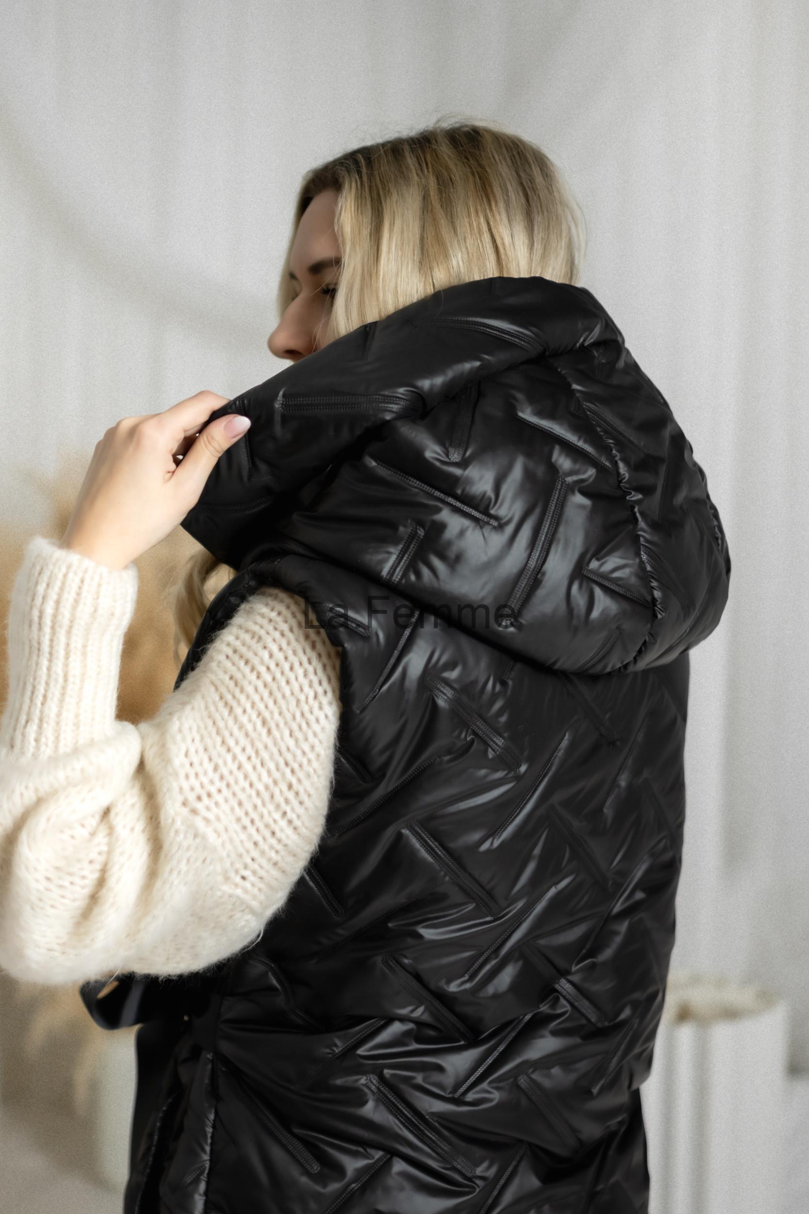 Dlouhá prošívaná vesta Criss-Cross Black